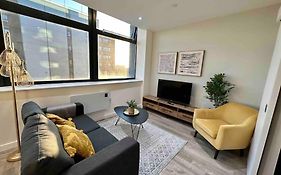 1 Bed Flat With View Of Old Trafford