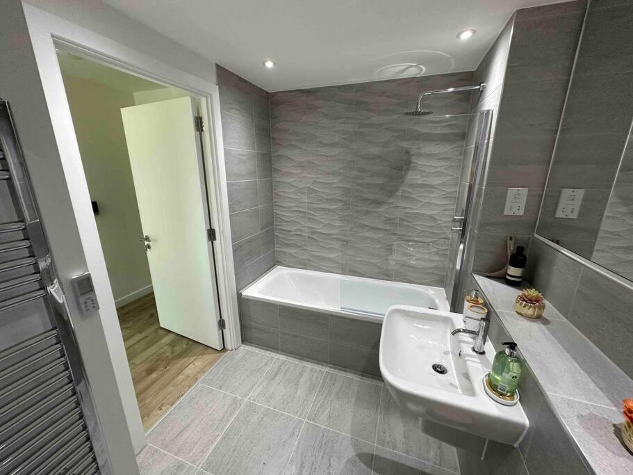 1 Bed Flat With View Of Old Trafford Apartment Manchester Exterior photo