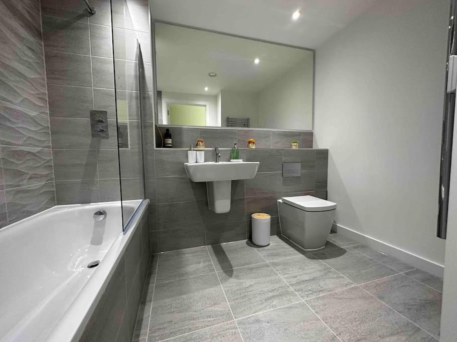 1 Bed Flat With View Of Old Trafford Apartment Manchester Exterior photo